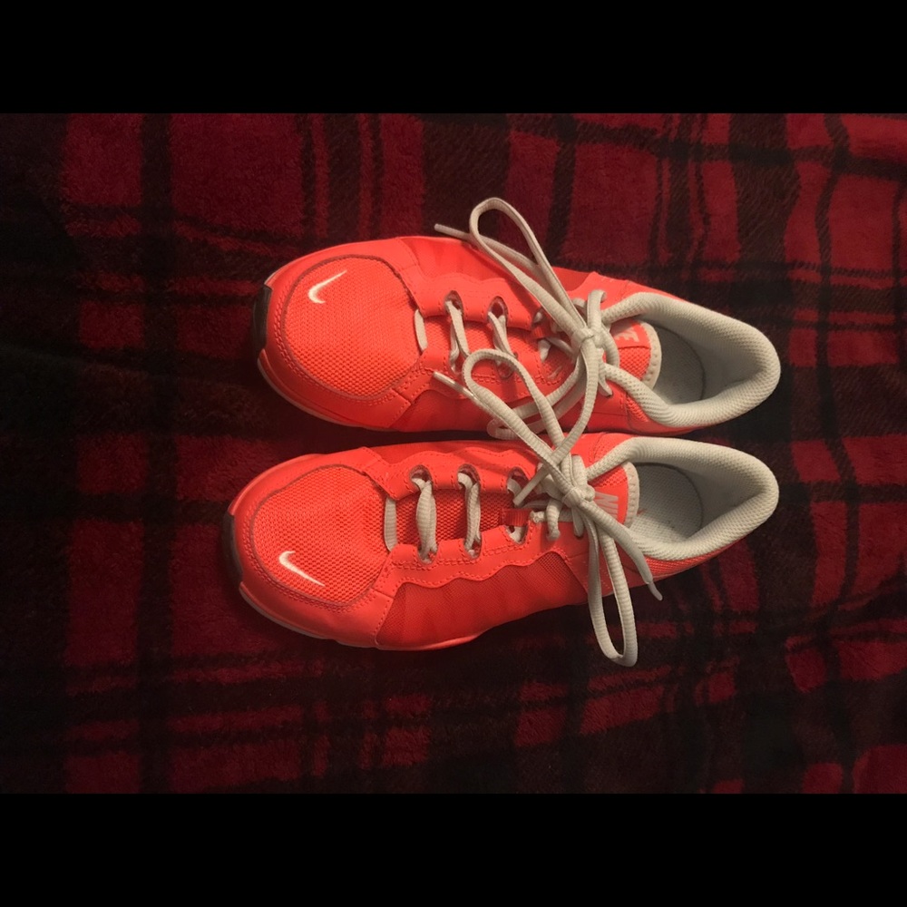 Nike tennis shoes
